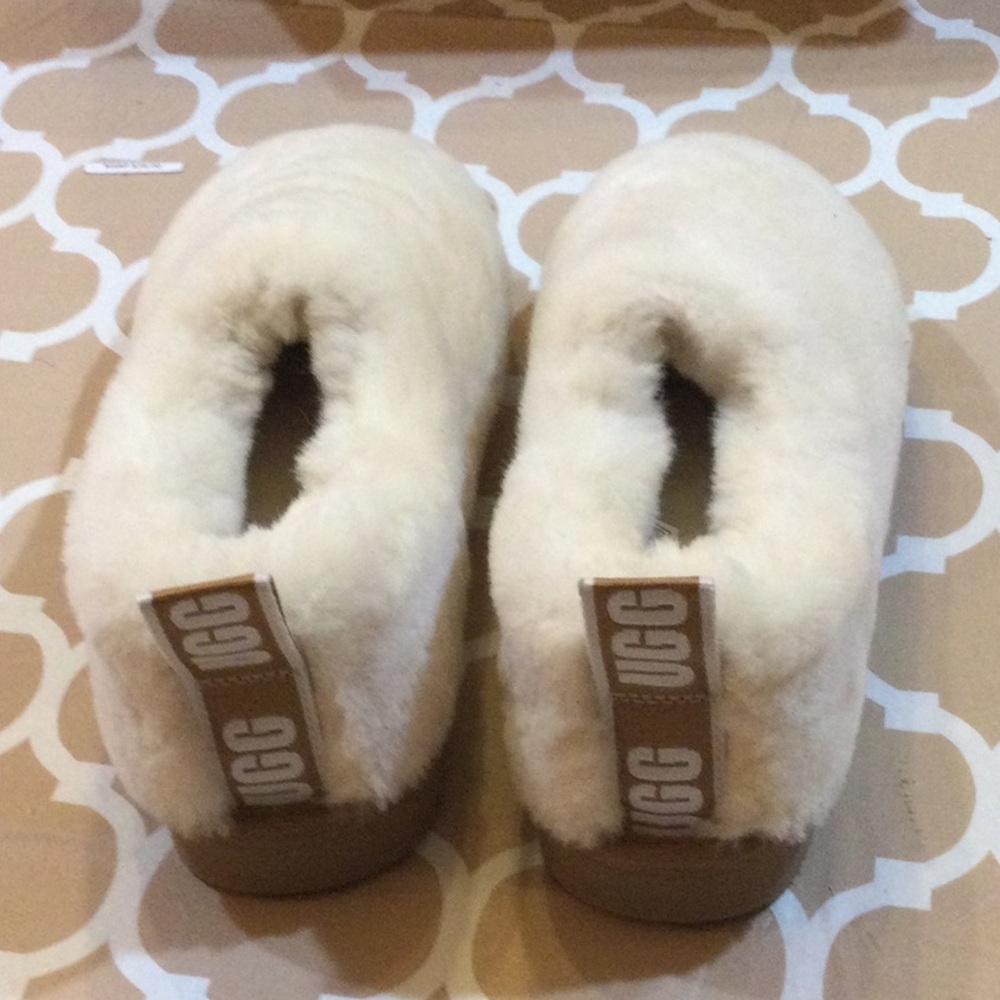 UGG Cream Shearling Slip-On Clog Mules - Picture 5 of 6